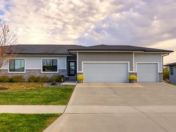 2321 Scenic Valley Dr, West Des Moines, IA 50265