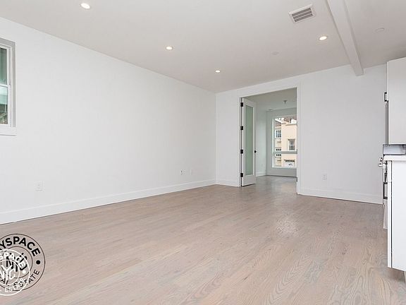 4th image of 254 E 28th St #5E