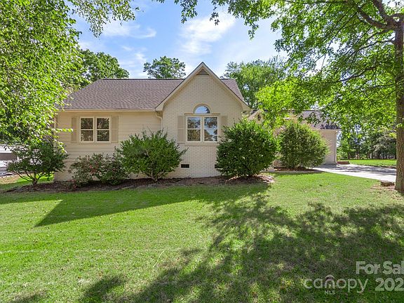 2nd image of 1808 Shorewood Dr