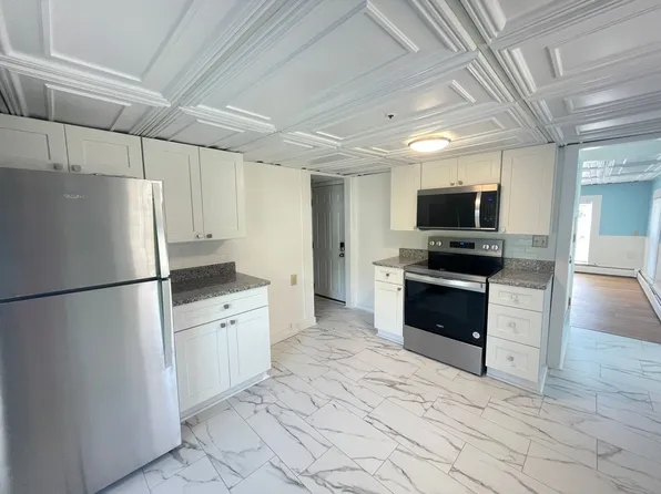44 Main St APT 3, Raymond, NH 03077