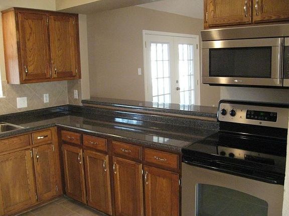 3rd image of 6400 Elm Springs Dr