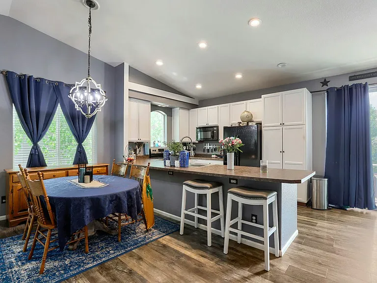 3912 Hunterwood Ln — Photo 2