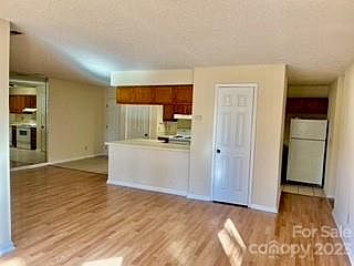 3rd image of 6238 Rosecroft Dr