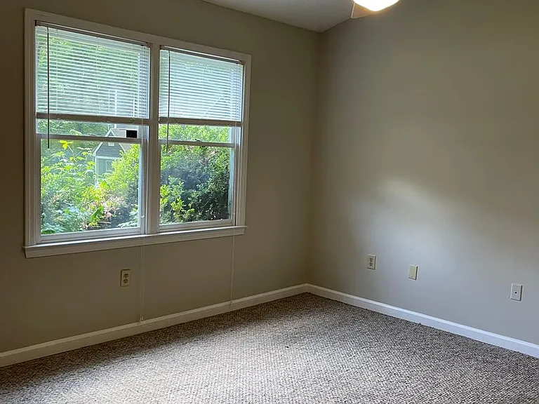 130 Beth Ct — Photo 10