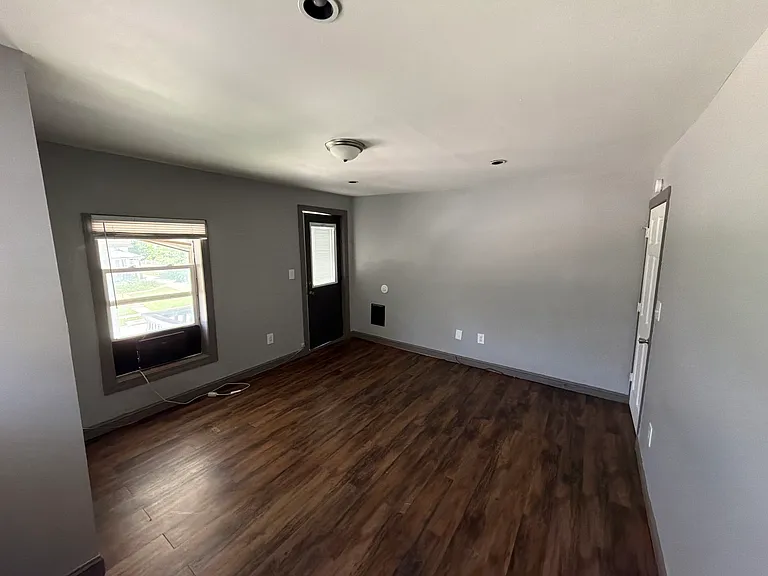 225 W Carroll St #2 — Photo 6