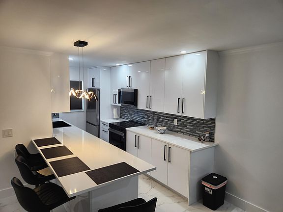 5th image of 1119 Lake Ter APT 115