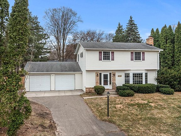 3rd image of 2734 Riviera Dr N