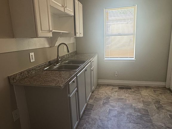 3rd image of 2021 Lasalle St #1