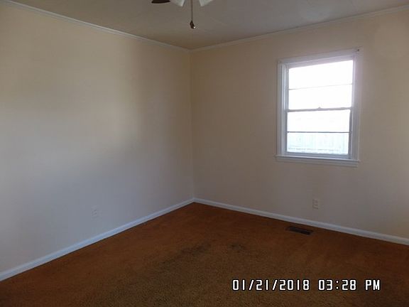 3rd image of 712 Walker Dr