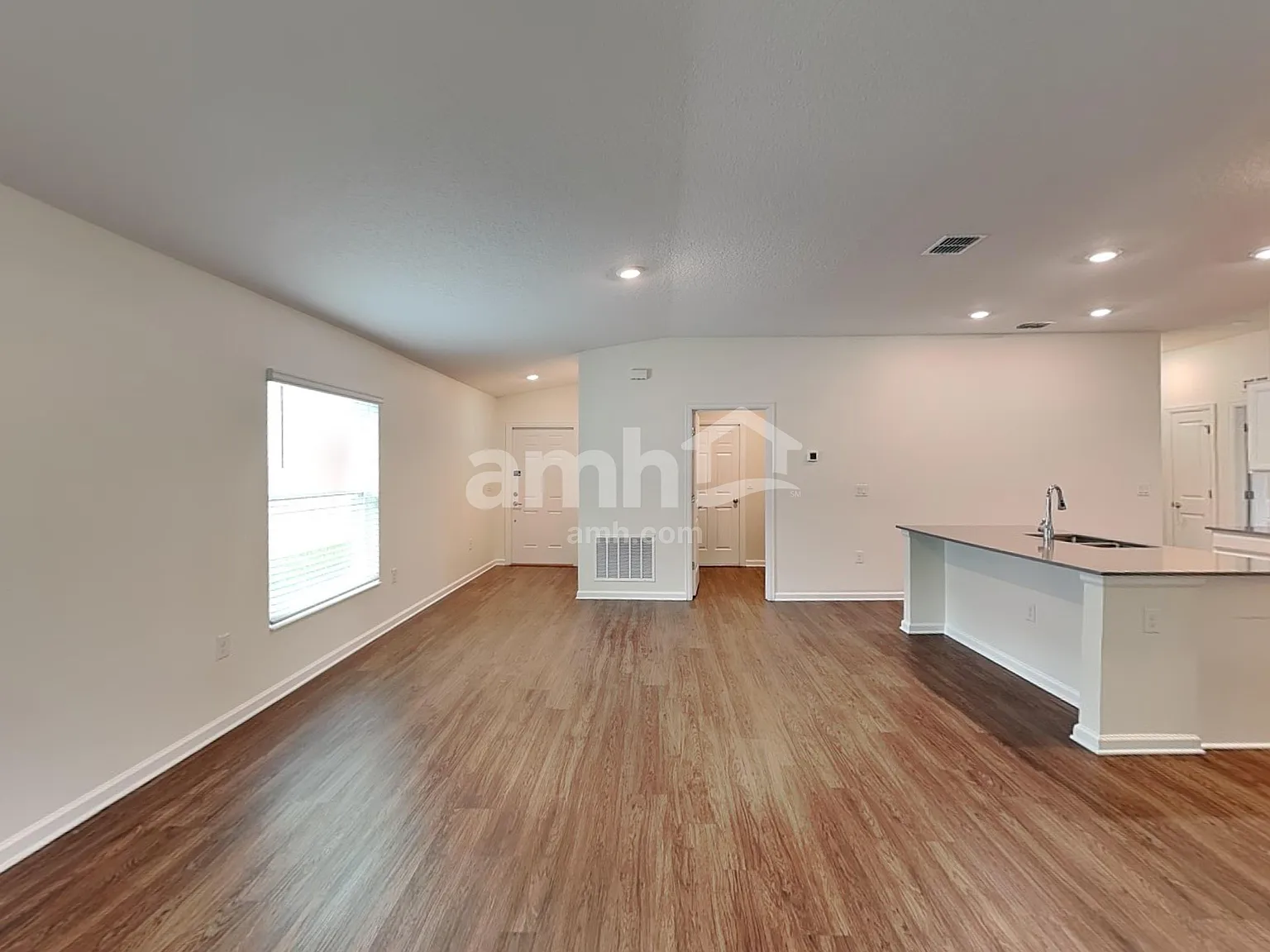 4 bed, 2.0 bath, 1817 sqft, $2,270 — Photo 4