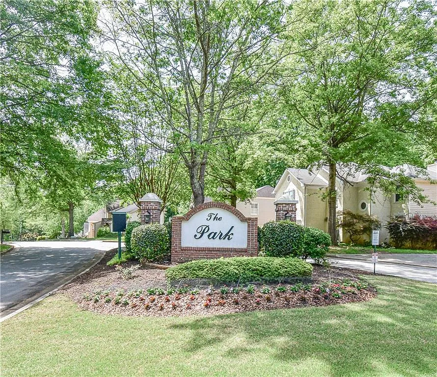 4 bed, 3.5 bath, 3732 sqft, $3,500 — Photo 3