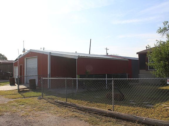 4th image of 302 E 7th St