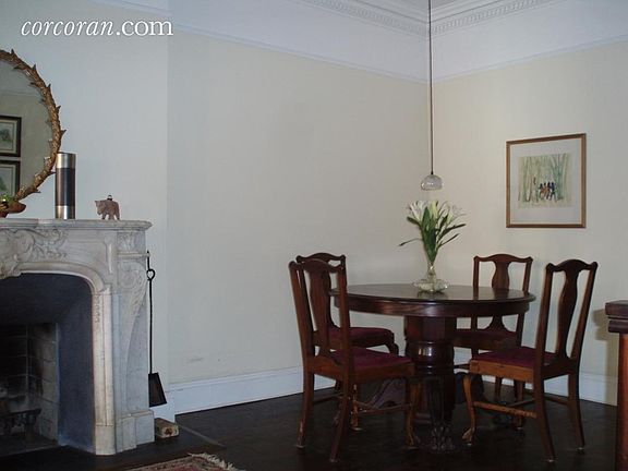 3rd image of 113 W 77th St APT 4
