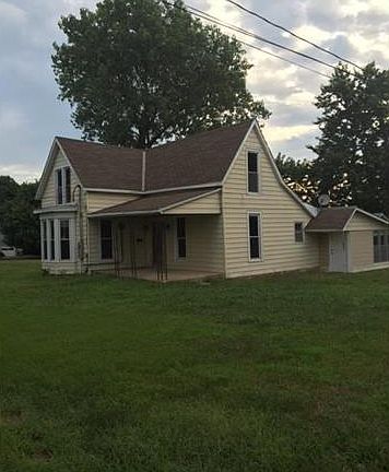 3rd image of 400 N Oak St