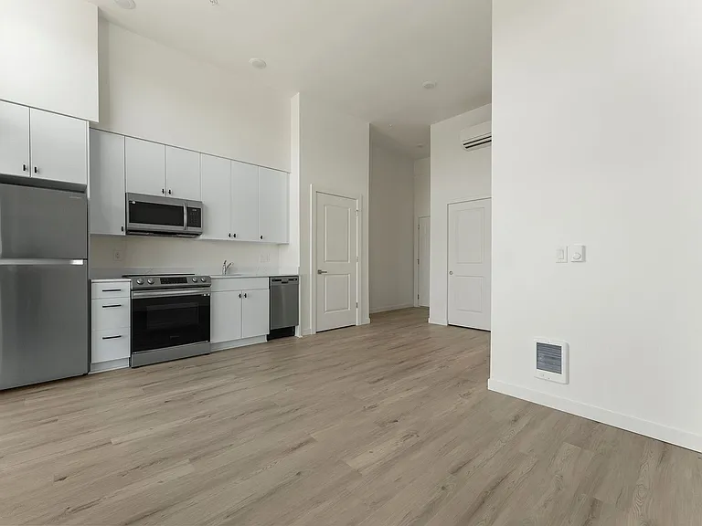 Studio With A View! Redwood Lofts & Flats — Photo 20