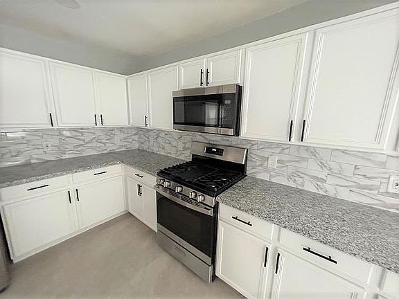 4th image of 419 Remington Park Ct