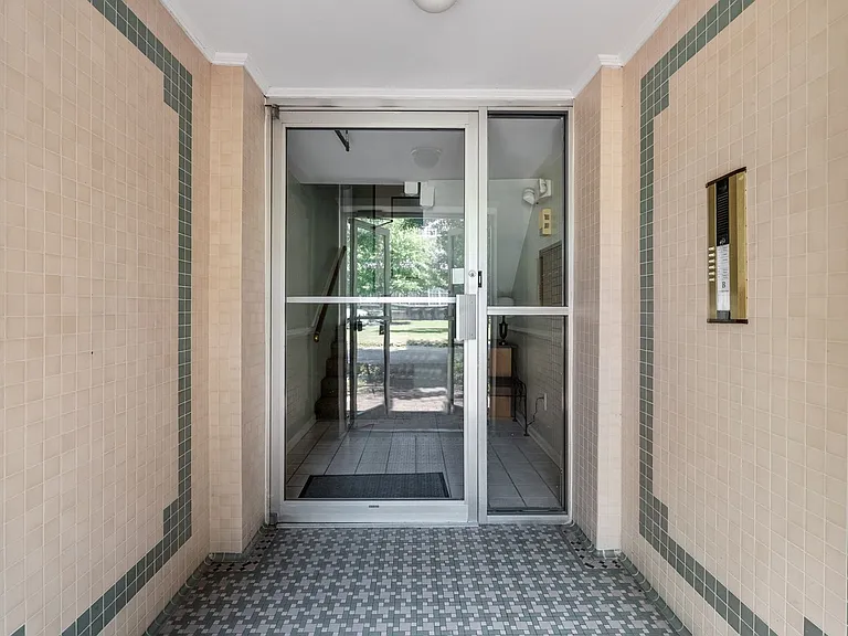 742 Washington Park #B4 — Photo 3