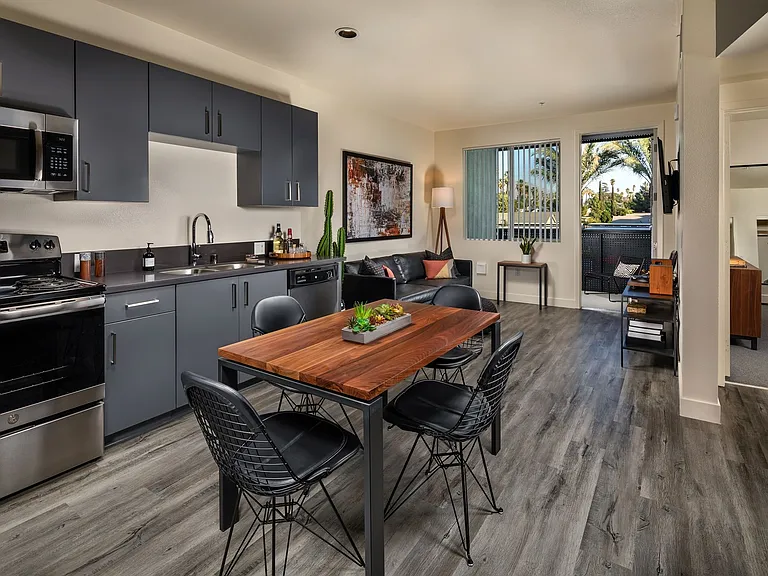 Mission Lofts — Photo 3