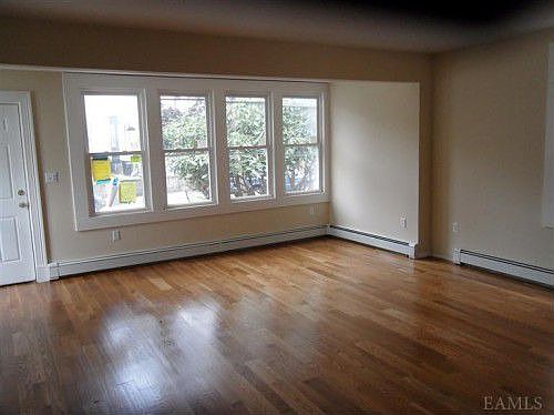 5th image of 122 N 9th Ave