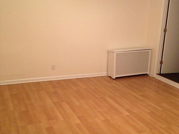 4th image of 712 Logan Ave #2