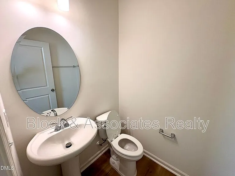 2040 Oakdale Dr — Photo 7