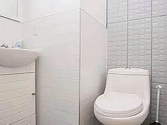 5th image of 218 Boerum St #3RR