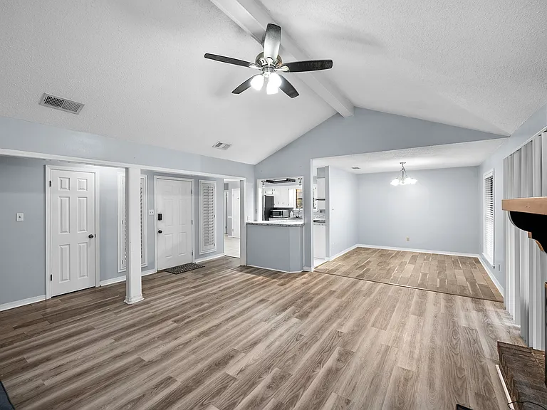 115 Donna Cir — Photo 3