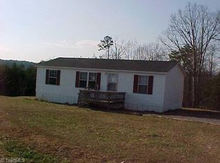 210 Cedar Ridge Ct, Mount Airy, NC 27030