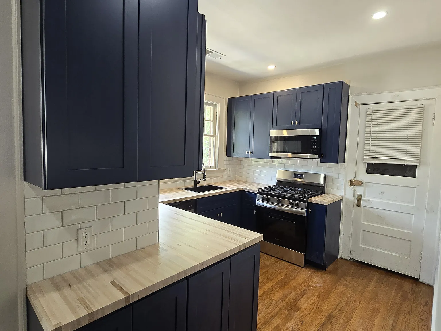 2 bed, 1000 sqft, $2,500 — Photo 4