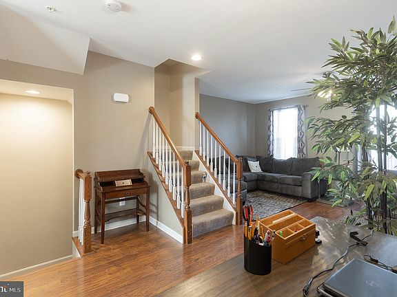 5th image of 43645 Marguerite St