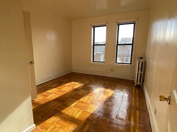 4th image of 1559 Lincoln Pl #3F