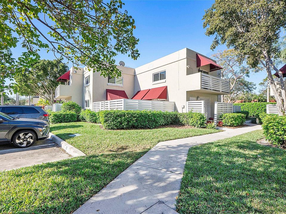 1st image of 565 NW 98th Avenue #565