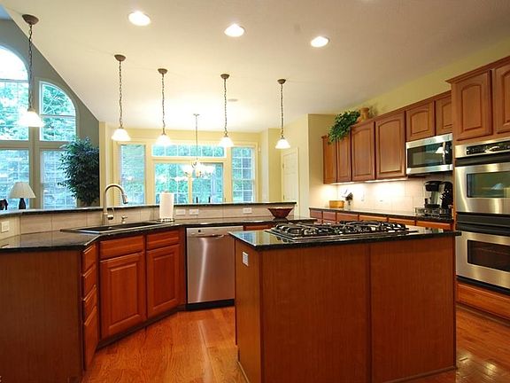 2nd image of 1517 Barclay Blvd