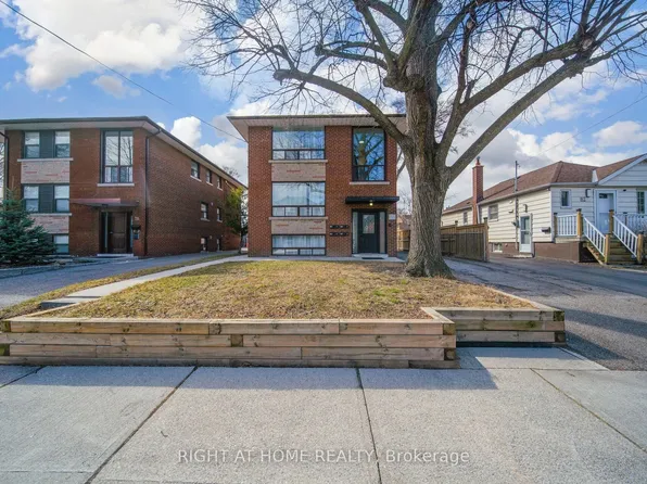 80 17th St #2, Toronto, ON M8V 3K4