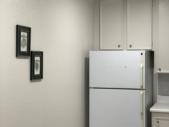 5th image of 2810 N Arcadia Ct #211
