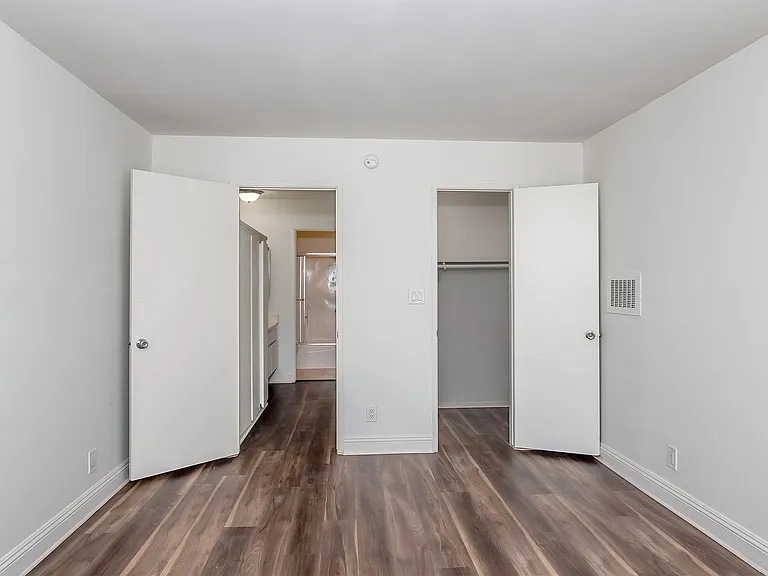 5851 Hazeltine Ave. — Photo 28