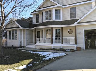 625 Ridgewood Dr, Cary, IL 60013