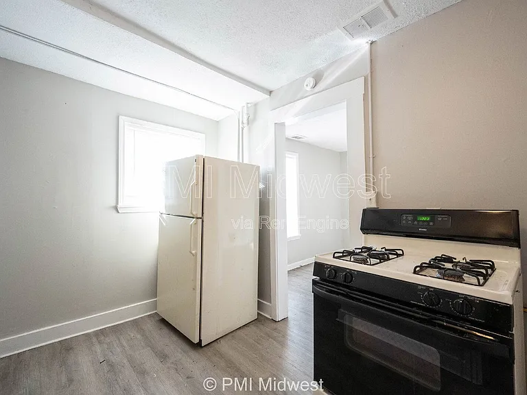 423 Villa Ave — Photo 12