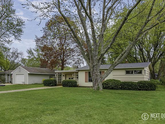 2nd image of 818 W 24th St