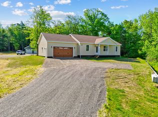 11 Chestnut St, Unity, ME 04988