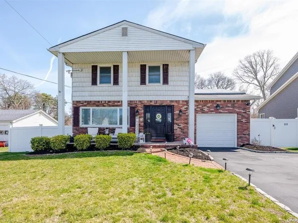 61 Abinet Court, Selden, NY 11784