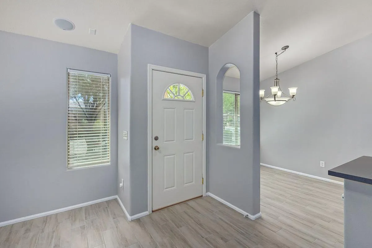 Welcome to your perfect 3 Bedroom plus a Den home with great community amenities!! — Photo 2
