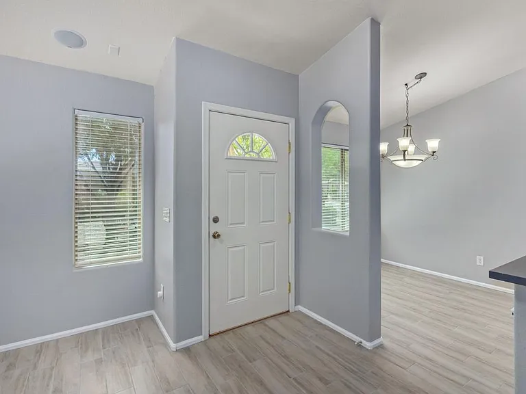 983 E Palomino Way — Photo 2