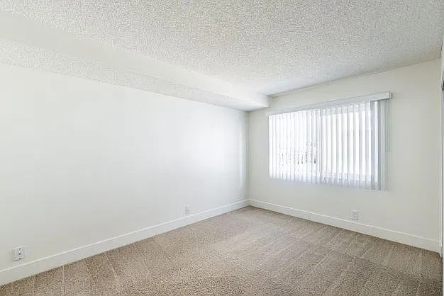 Parkwood Apartments — Photo 38
