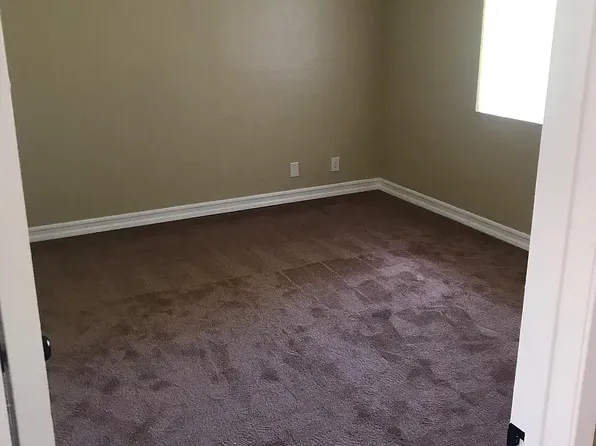 264 Avalon Dr APT 13, Vista, CA 92084