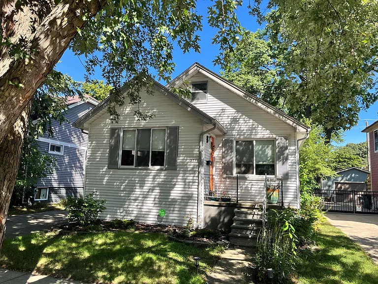 371 E Oakridge St — Photo 1