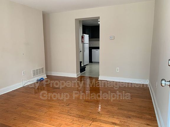 3rd image of 1229 E Oxford St #A
