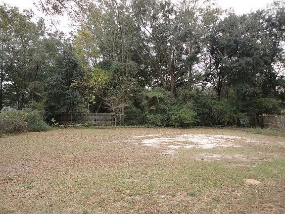 5th image of 835 Gonzalez Park Dr