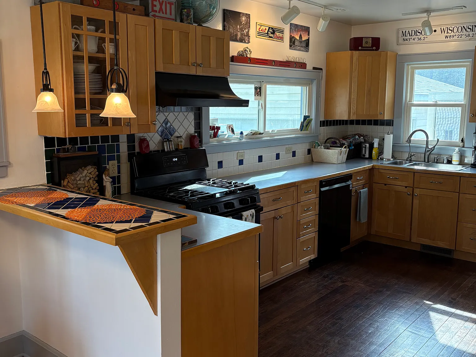 3 bed, 1178 sqft, $2,600 — Photo 2