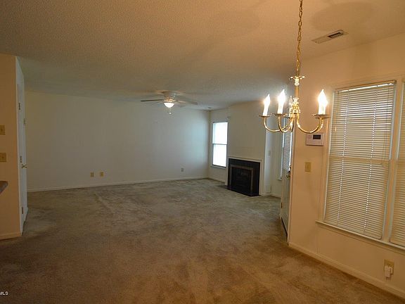 5th image of 100 W Victoria Court #A